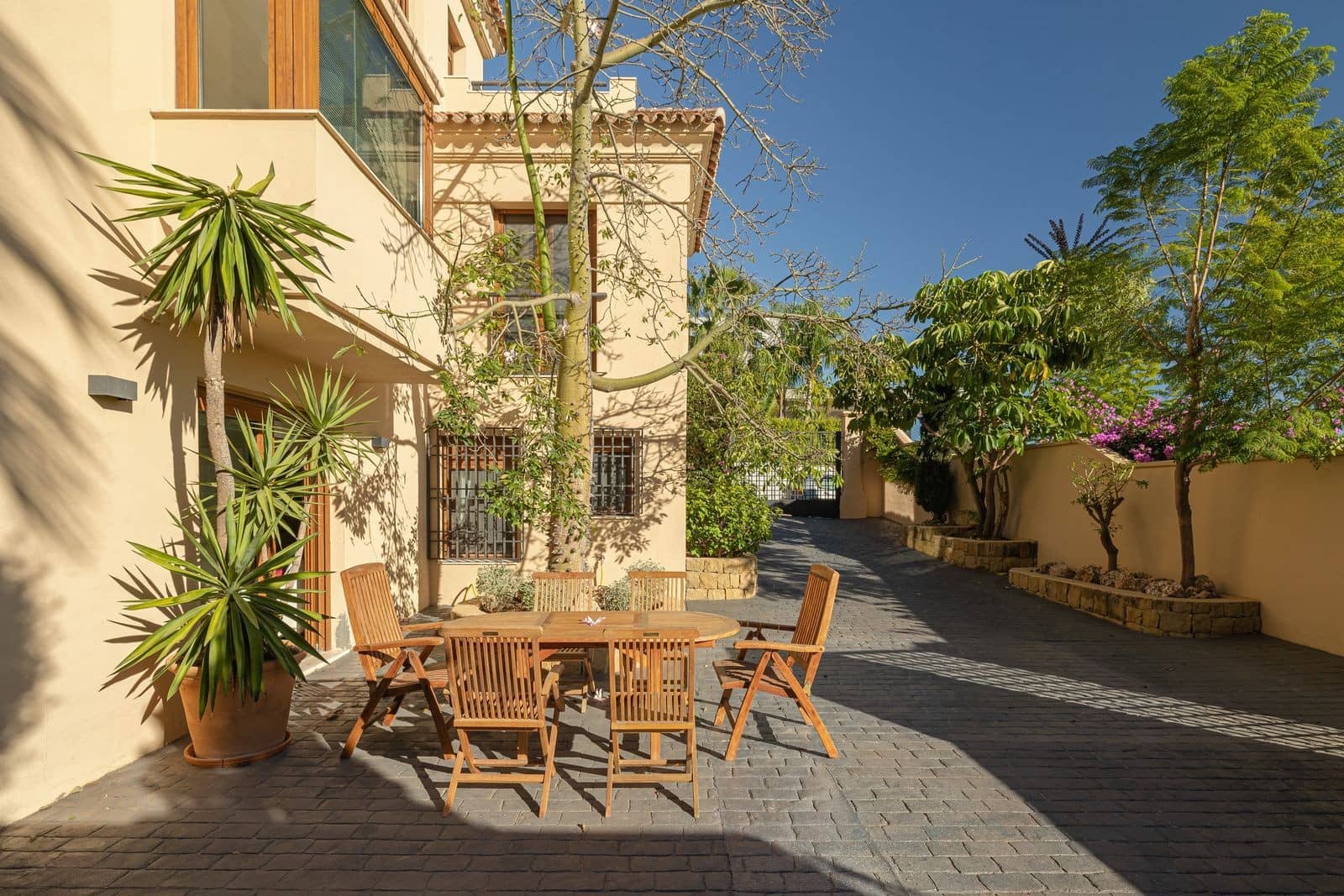 5 bedroom Villa for sale in Benahavis with pool garage - € 2,450,000 (Ref: 9341064)