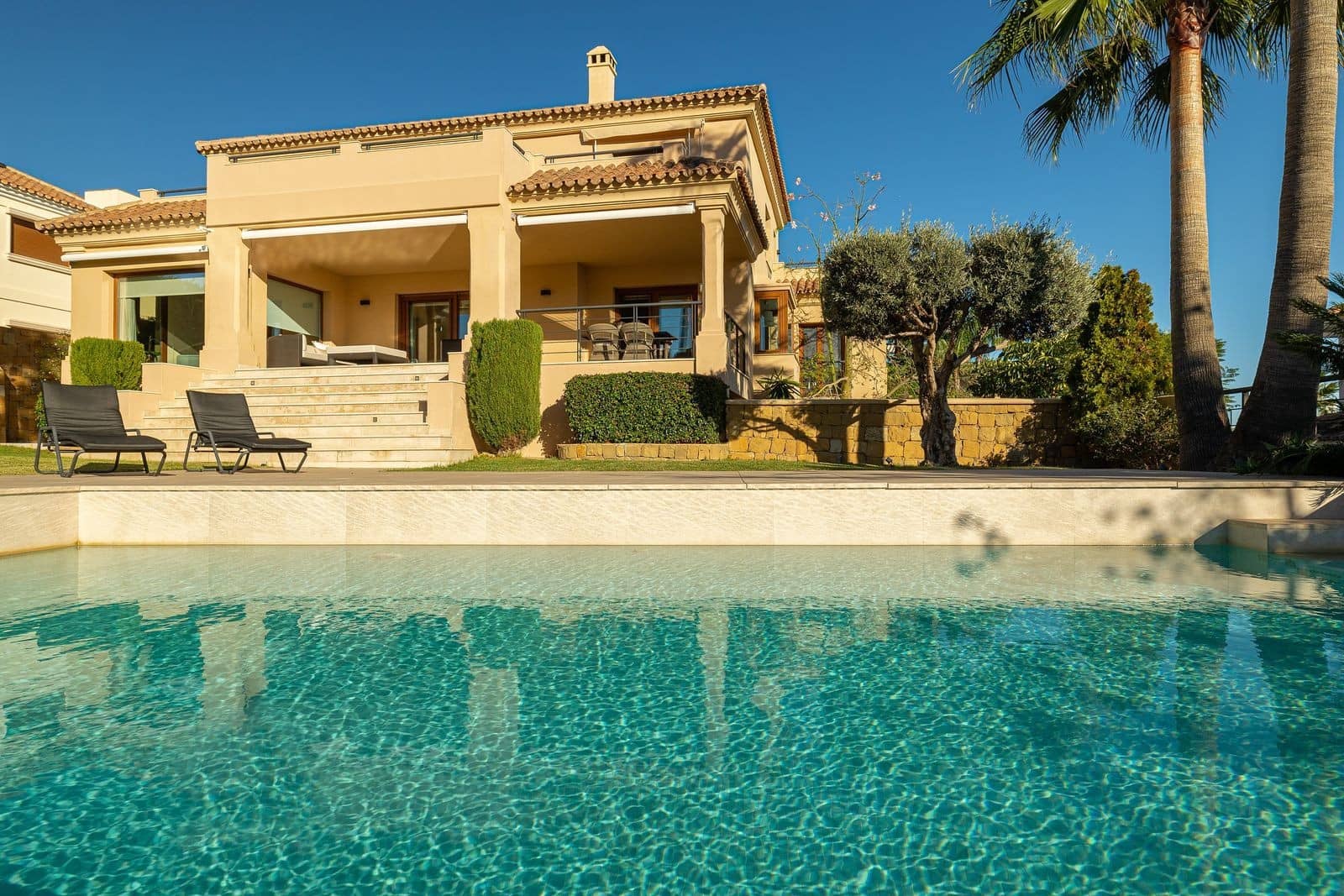 5 bedroom Villa for sale in Benahavis with pool garage - € 2,450,000 (Ref: 9341064)