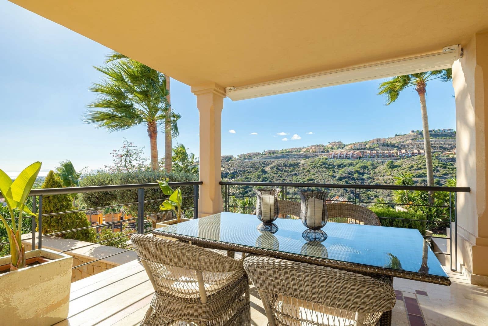 5 bedroom Villa for sale in Benahavis with pool garage - € 2,450,000 (Ref: 9341064)
