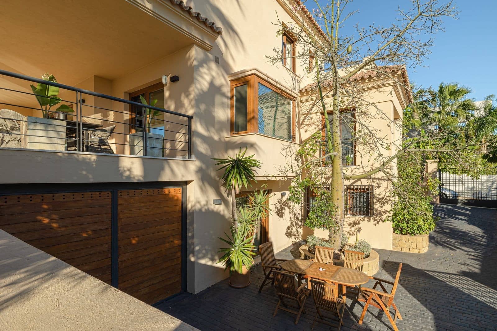 5 bedroom Villa for sale in Benahavis with pool garage - € 2,450,000 (Ref: 9341064)