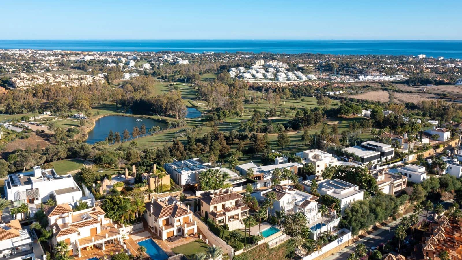 5 bedroom Villa for sale in Benahavis with pool garage - € 2,450,000 (Ref: 9341064)