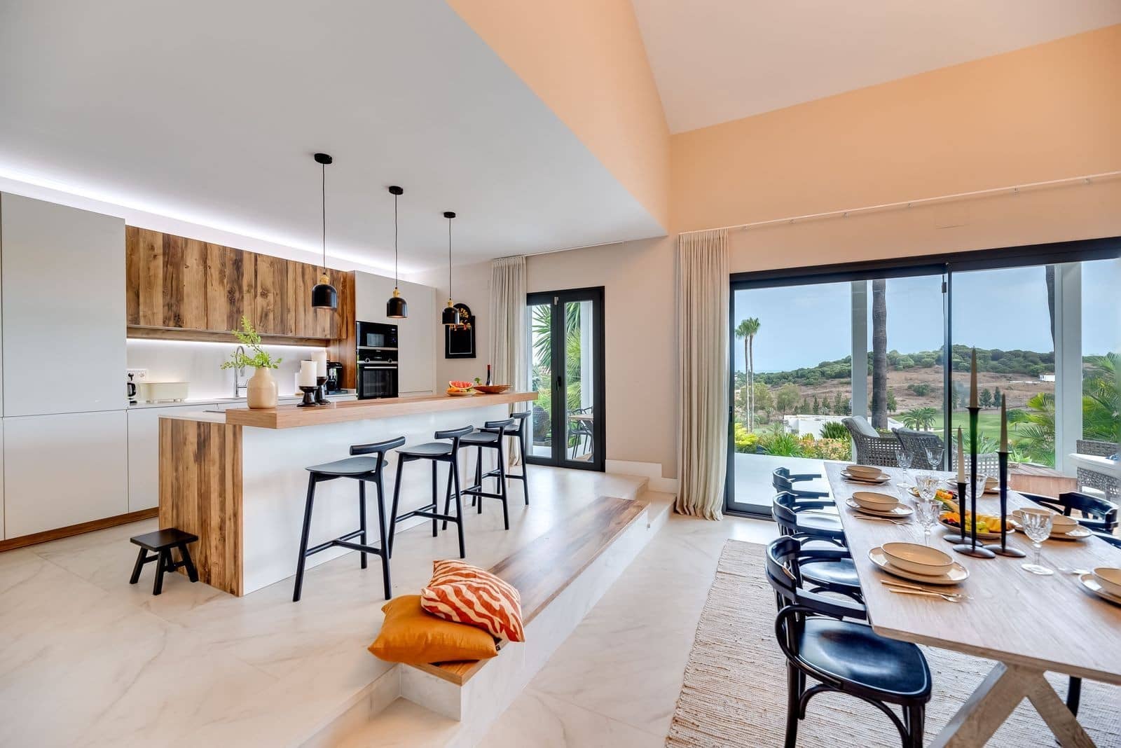 4 soverom Villa til salgs i El Paraiso med svømmebasseng garasje - € 2 890 000 (Ref: 9341065)