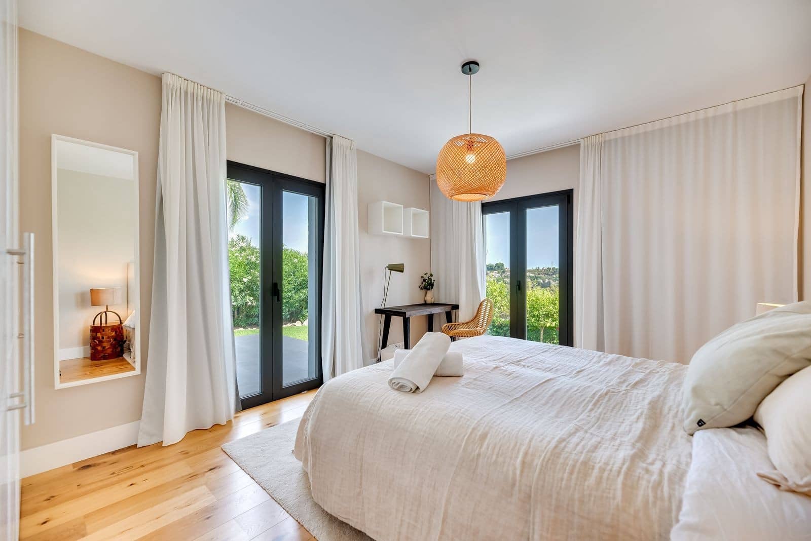 4 soverom Villa til salgs i El Paraiso med svømmebasseng garasje - € 2 890 000 (Ref: 9341065)