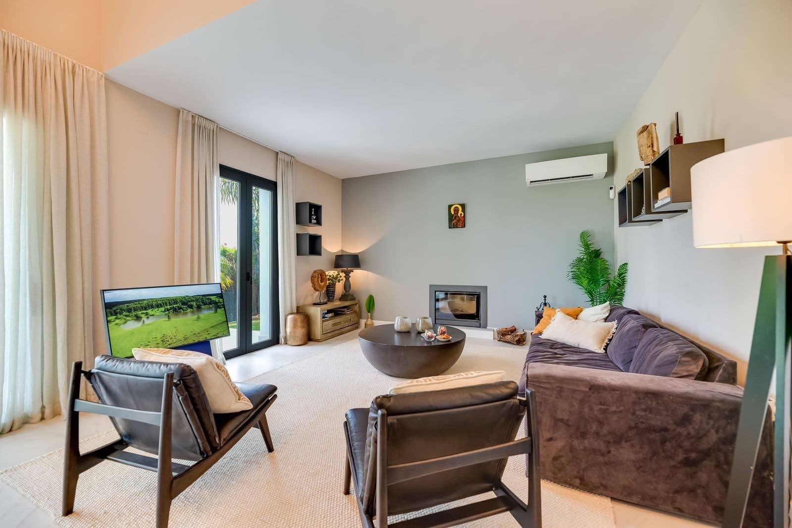 4 soverom Villa til salgs i El Paraiso med svømmebasseng garasje - € 2 890 000 (Ref: 9341065)