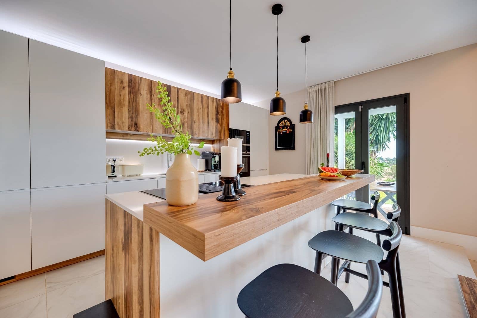 4 soverom Villa til salgs i El Paraiso med svømmebasseng garasje - € 2 890 000 (Ref: 9341065)