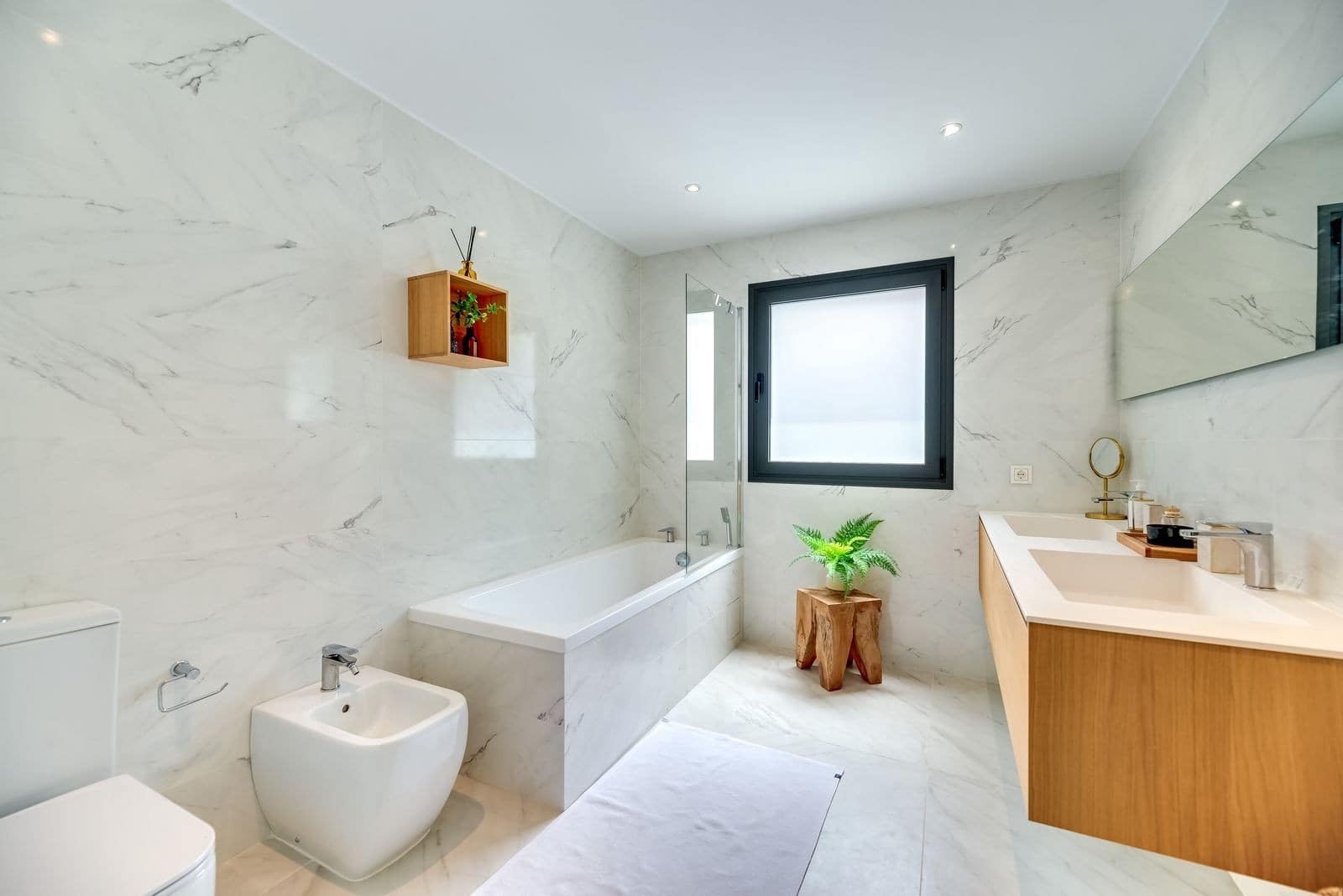 4 soverom Villa til salgs i El Paraiso med svømmebasseng garasje - € 2 890 000 (Ref: 9341065)