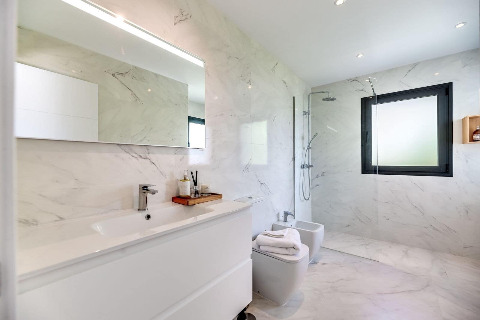 4 soverom Villa til salgs i El Paraiso med svømmebasseng garasje - € 2 890 000 (Ref: 9341065)