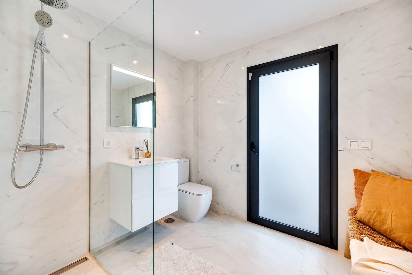 4 soverom Villa til salgs i El Paraiso med svømmebasseng garasje - € 2 890 000 (Ref: 9341065)