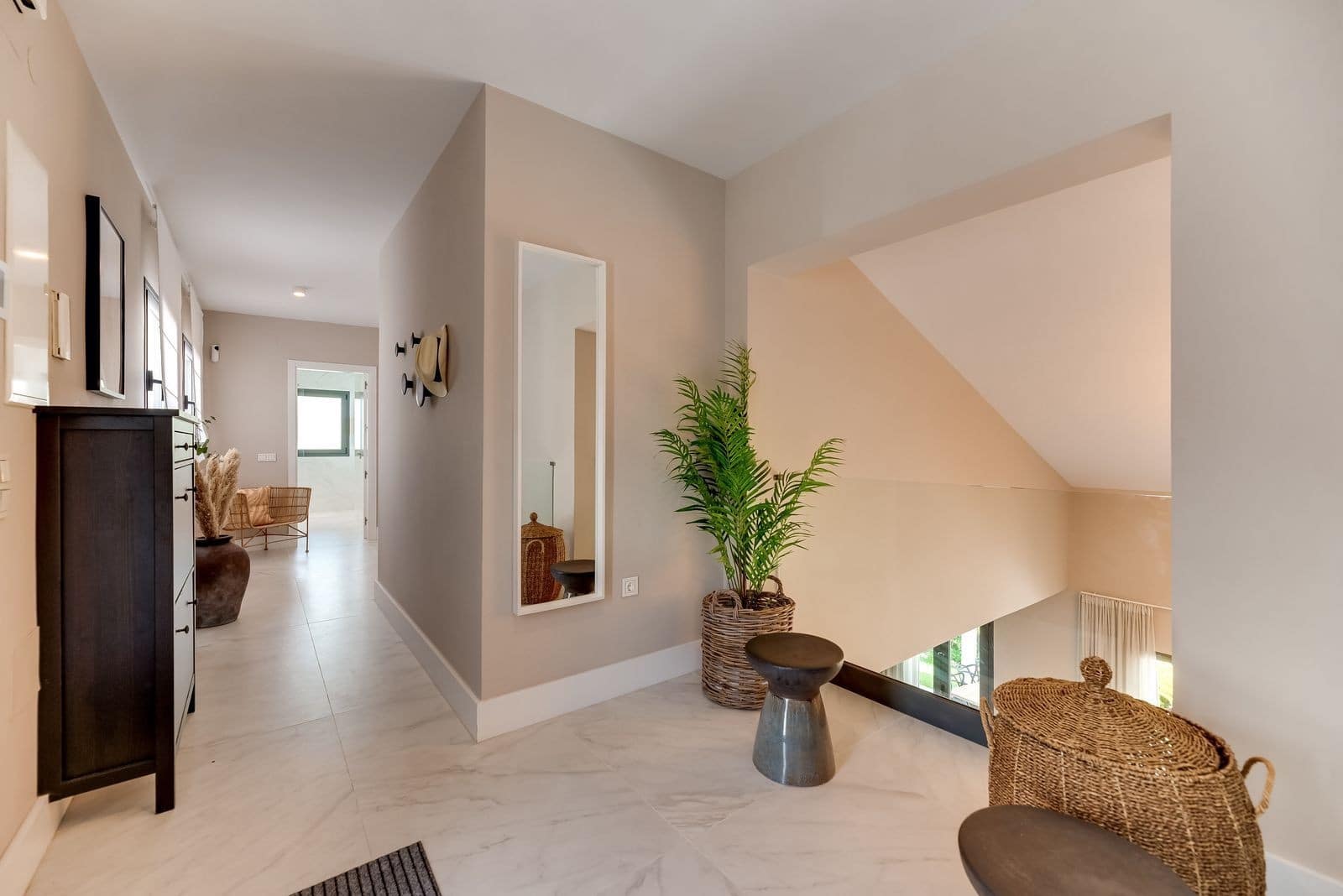 4 soverom Villa til salgs i El Paraiso med svømmebasseng garasje - € 2 890 000 (Ref: 9341065)