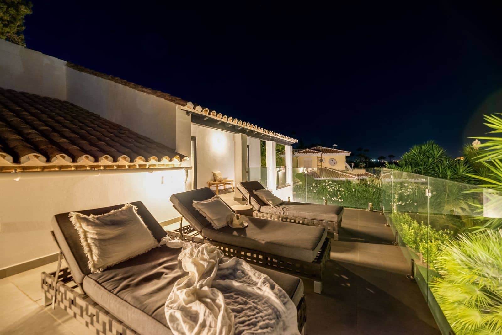 4 soverom Villa til salgs i El Paraiso med svømmebasseng garasje - € 2 890 000 (Ref: 9341065)