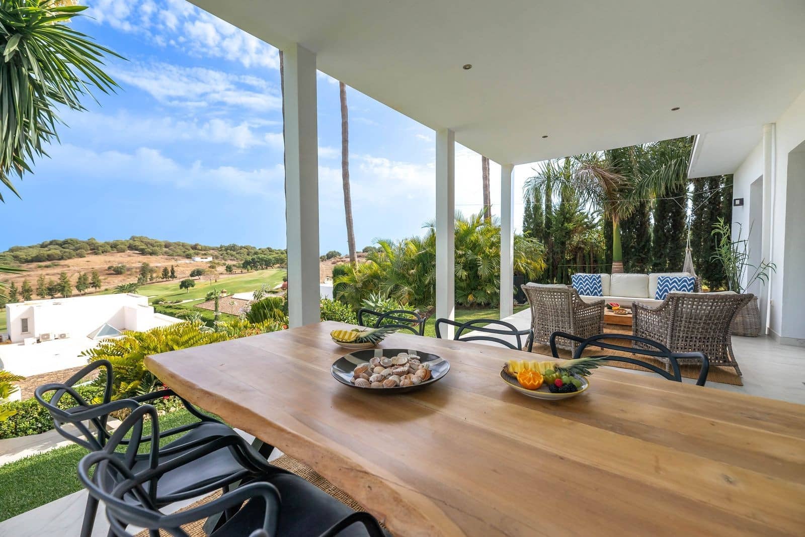 4 soverom Villa til salgs i El Paraiso med svømmebasseng garasje - € 2 890 000 (Ref: 9341065)