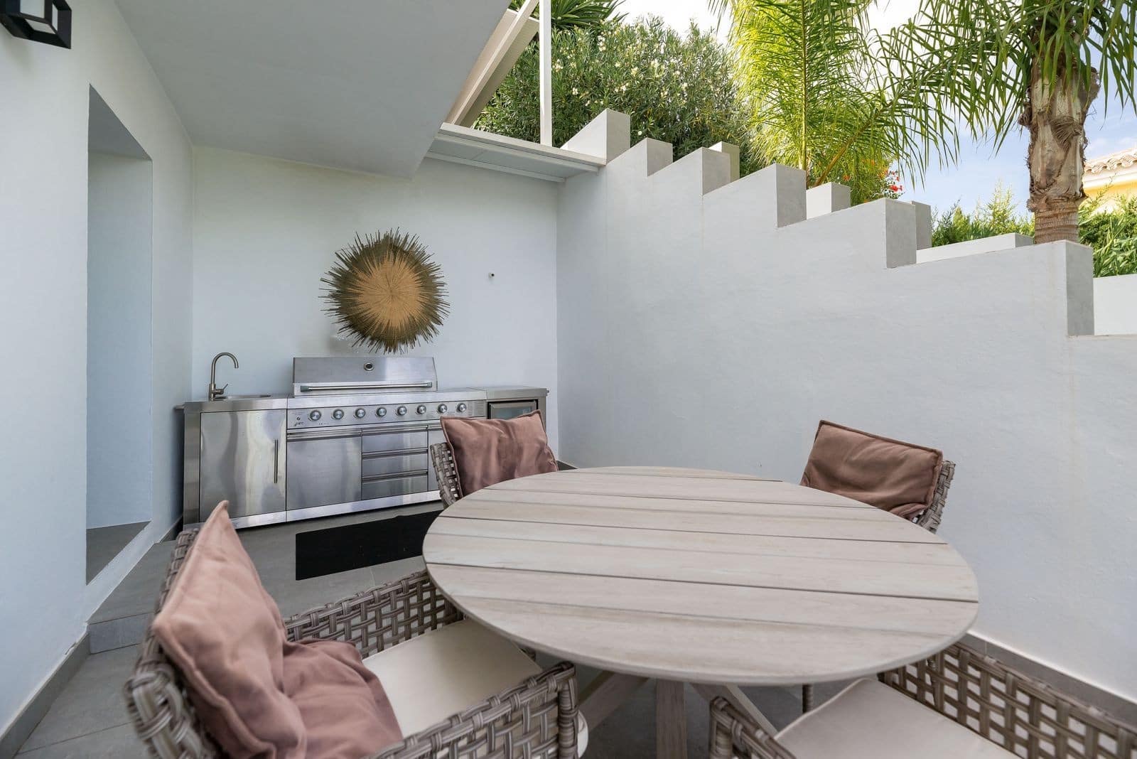 4 soverom Villa til salgs i El Paraiso med svømmebasseng garasje - € 2 890 000 (Ref: 9341065)