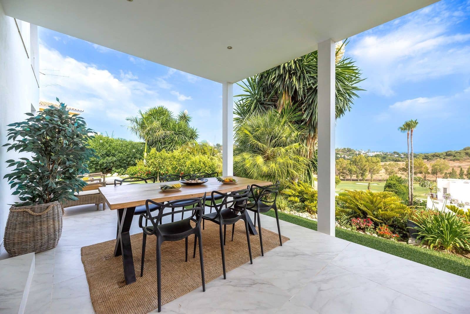 4 soverom Villa til salgs i El Paraiso med svømmebasseng garasje - € 2 890 000 (Ref: 9341065)