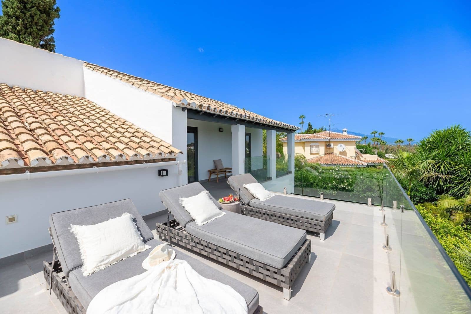 4 soverom Villa til salgs i El Paraiso med svømmebasseng garasje - € 2 890 000 (Ref: 9341065)