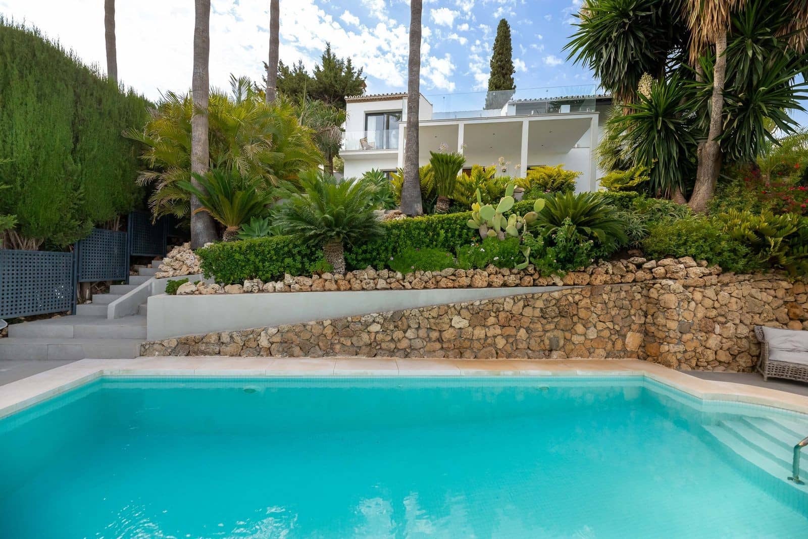 4 soverom Villa til salgs i El Paraiso med svømmebasseng garasje - € 2 890 000 (Ref: 9341065)