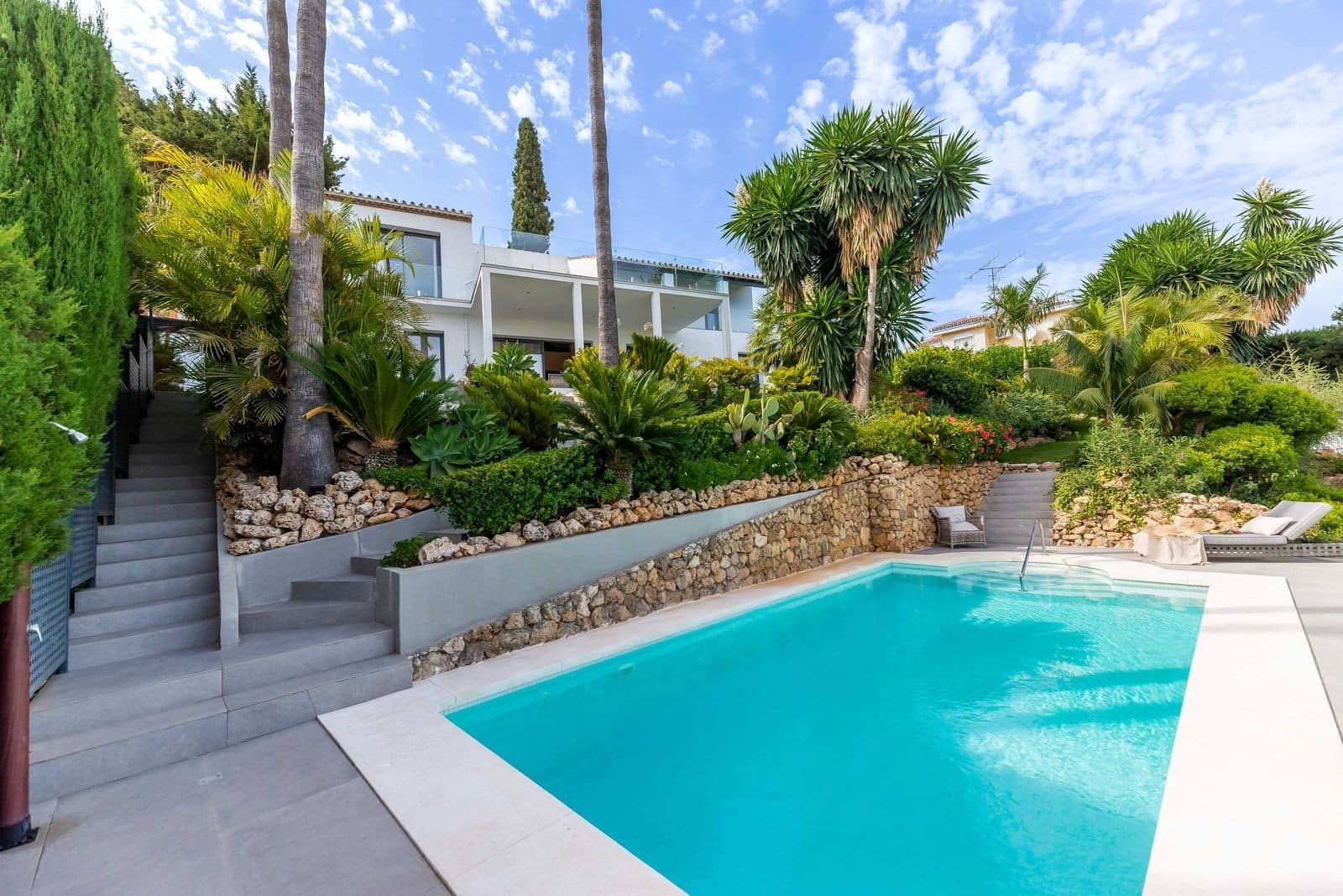 4 soverom Villa til salgs i El Paraiso med svømmebasseng garasje - € 2 890 000 (Ref: 9341065)