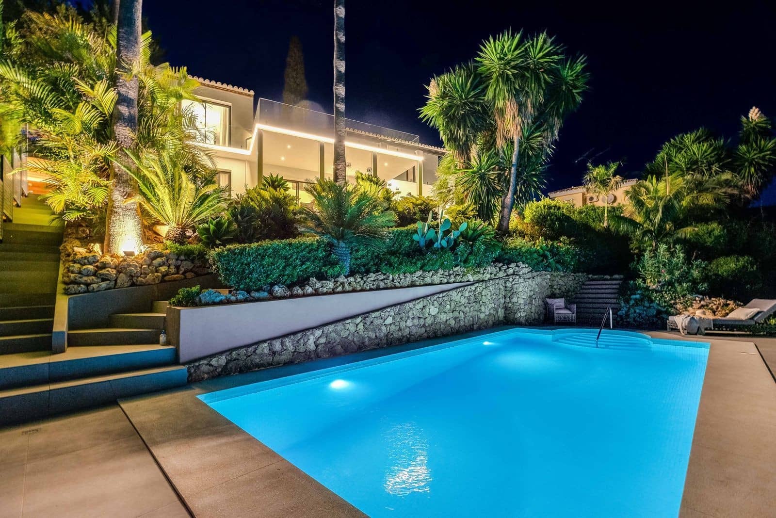 4 soverom Villa til salgs i El Paraiso med svømmebasseng garasje - € 2 890 000 (Ref: 9341065)