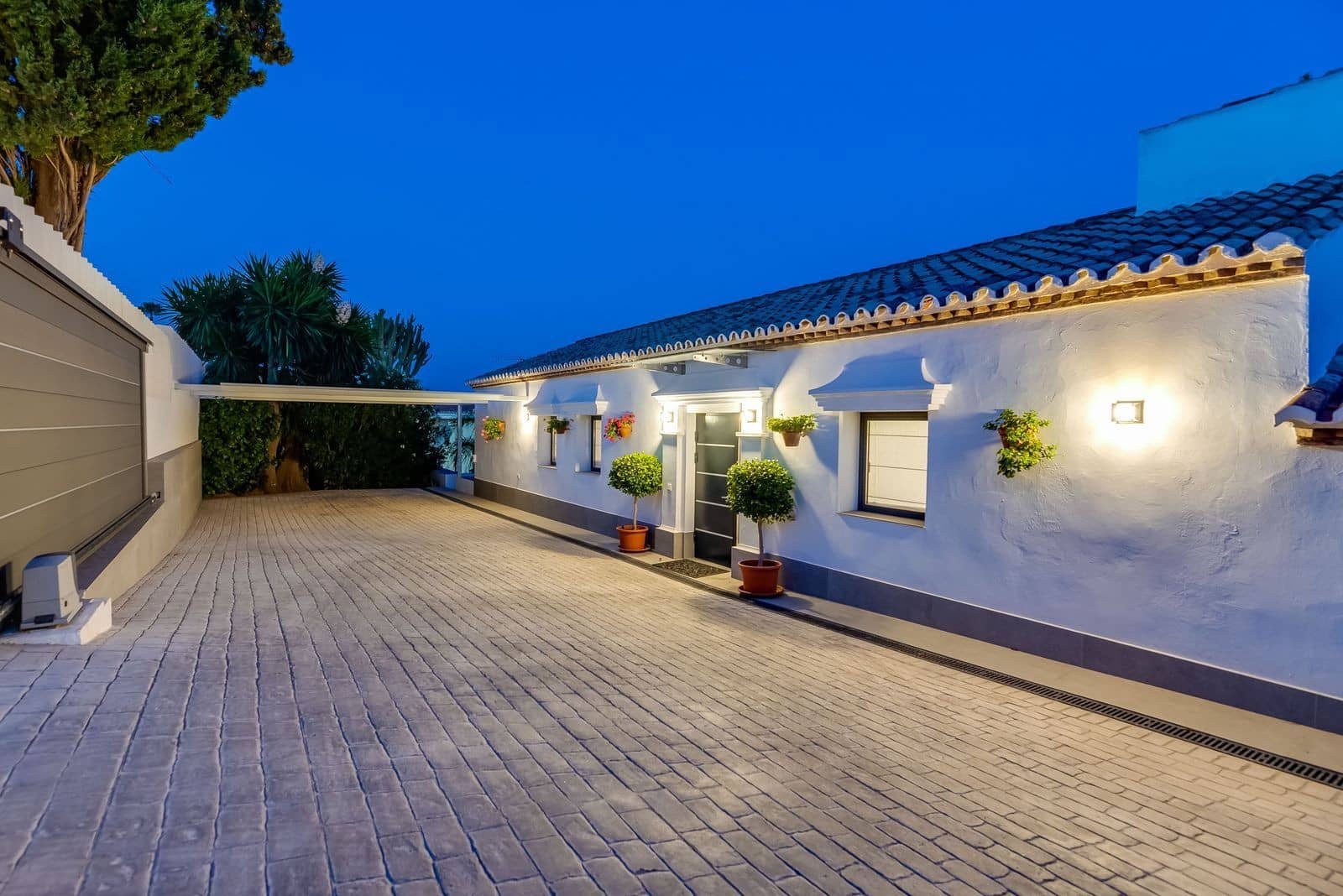 4 soverom Villa til salgs i El Paraiso med svømmebasseng garasje - € 2 890 000 (Ref: 9341065)