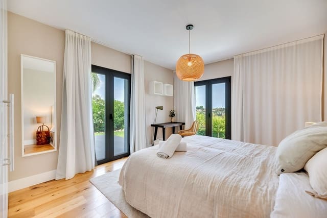 4 soveværelse Villa til salg i El Paraiso, Estepona med swimmingpool garage - € 2.980.000 (Ref: 9341065)