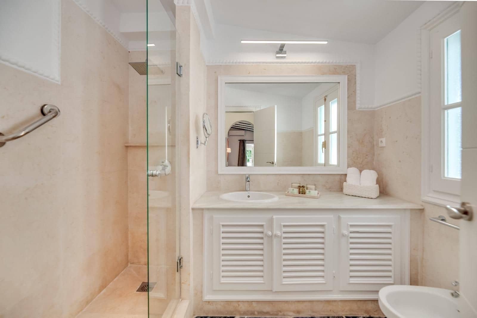 5 sovrum Villa till salu i Nueva Andalucia med pool garage - 1 690 000 € (Ref: 9341066)