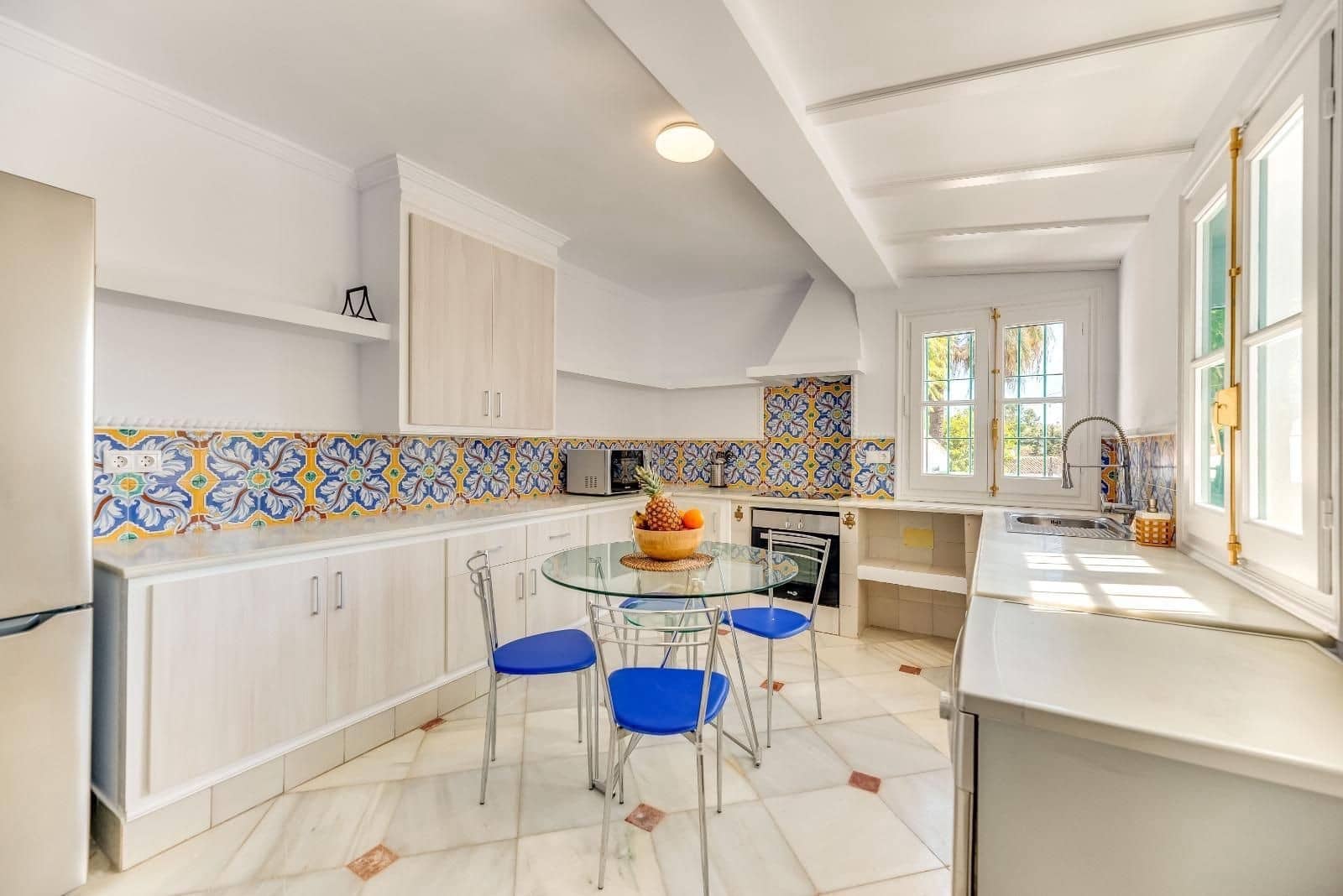 5 sovrum Villa till salu i Nueva Andalucia med pool garage - 1 690 000 € (Ref: 9341066)