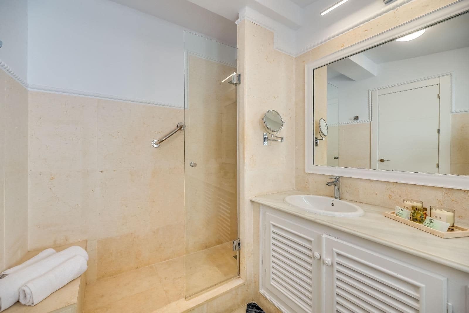 5 sovrum Villa till salu i Nueva Andalucia med pool garage - 1 690 000 € (Ref: 9341066)