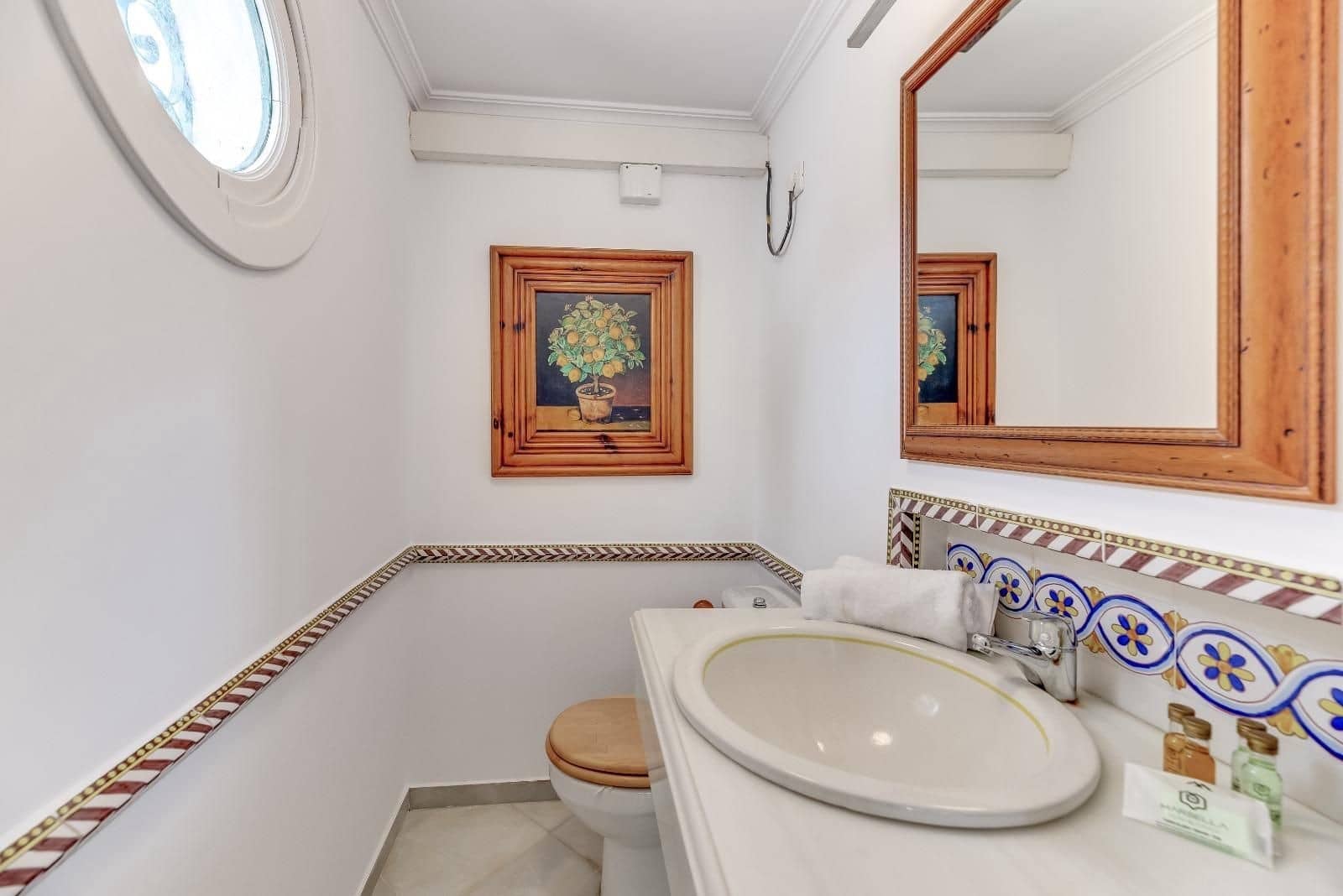 5 sovrum Villa till salu i Nueva Andalucia med pool garage - 1 690 000 € (Ref: 9341066)