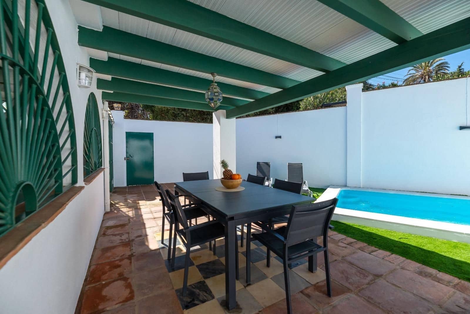 5 sovrum Villa till salu i Nueva Andalucia med pool garage - 1 690 000 € (Ref: 9341066)