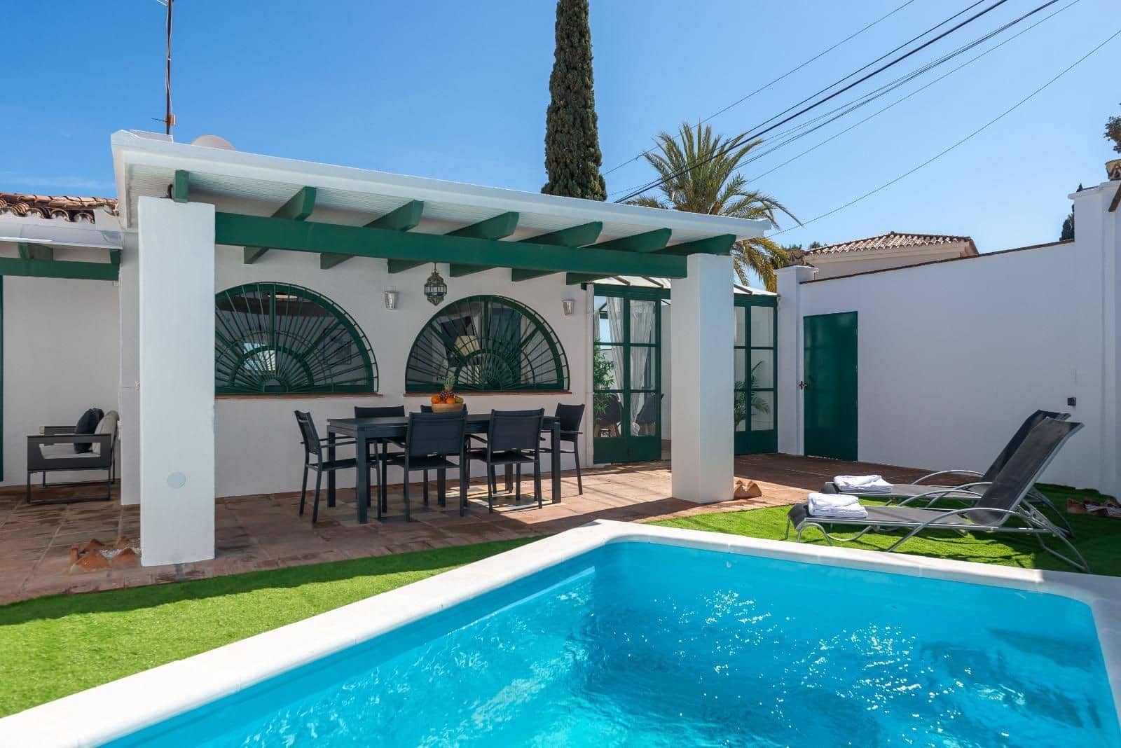 5 sovrum Villa till salu i Nueva Andalucia med pool garage - 1 690 000 € (Ref: 9341066)