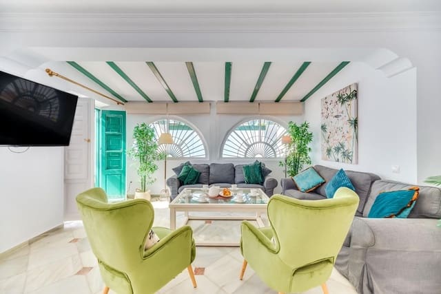 Chalet de 5 habitaciones en Nueva Andalucia, Marbella en venta con piscina garaje - 1.300.000 € (Ref: 9341066)