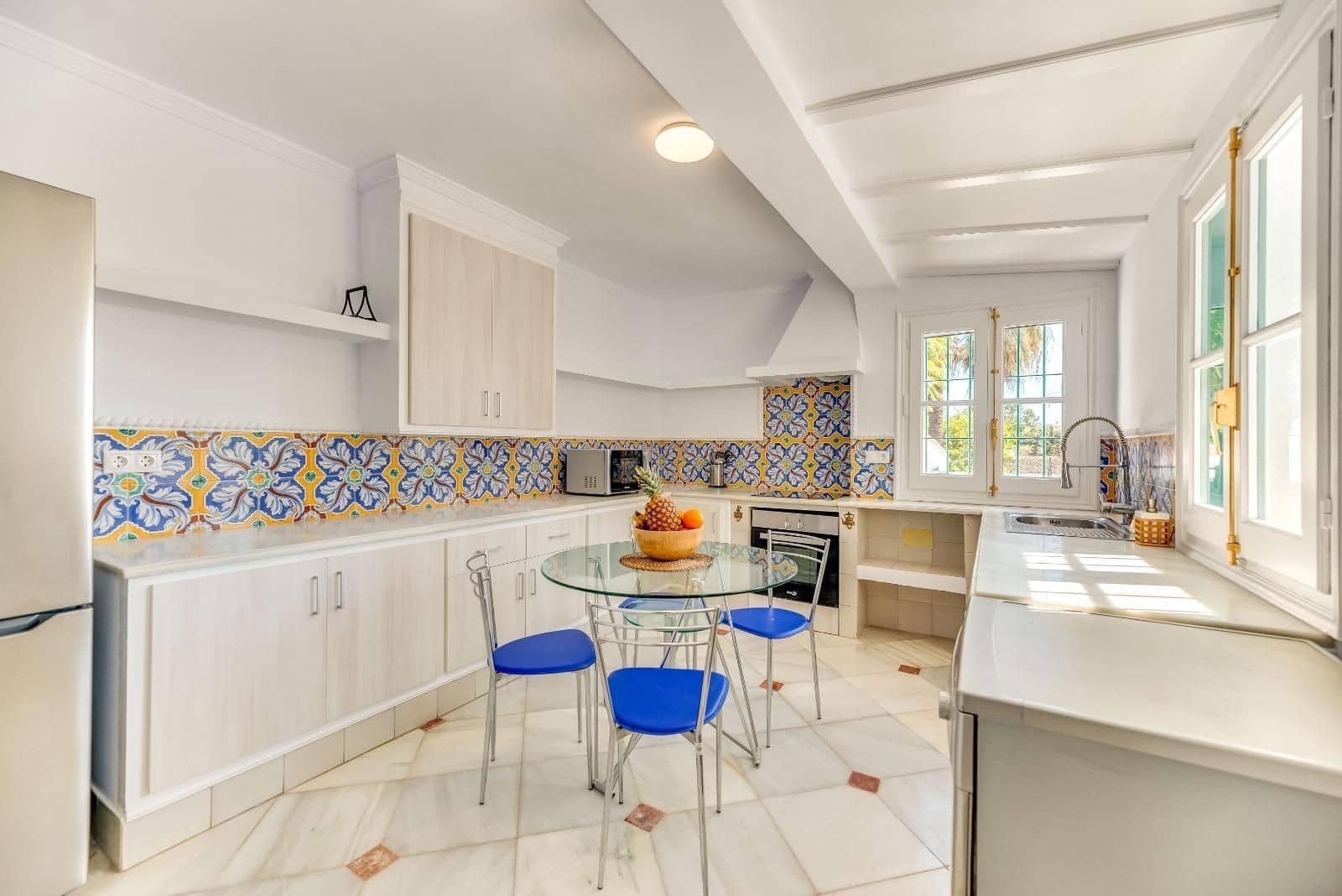 5 bedroom Villa for sale in Nueva Andalucia with pool garage - € 1,300,000 (Ref: 9341066)
