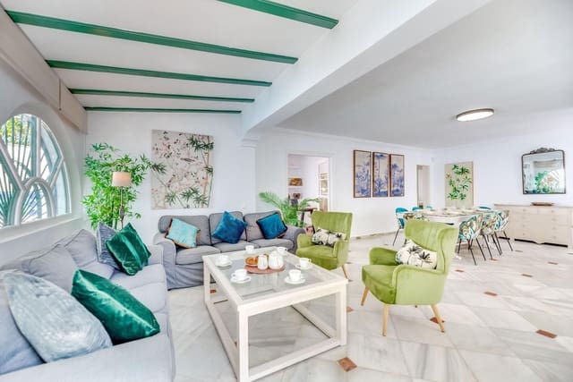 Chalet de 5 habitaciones en Nueva Andalucia, Marbella en venta con piscina garaje - 1.300.000 € (Ref: 9341066)