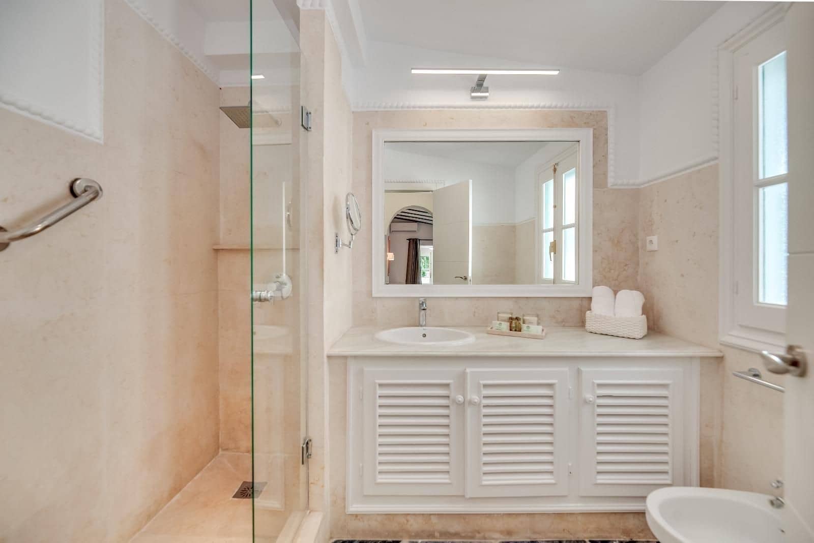 5 bedroom Villa for sale in Nueva Andalucia with pool garage - € 1,300,000 (Ref: 9341066)