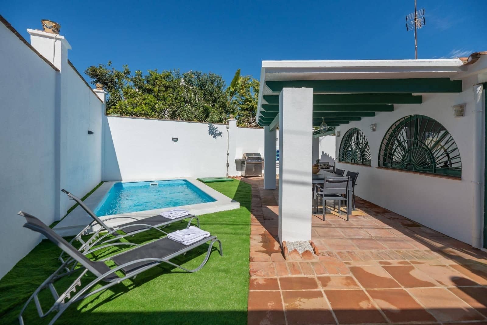 5 bedroom Villa for sale in Nueva Andalucia with pool garage - € 1,300,000 (Ref: 9341066)