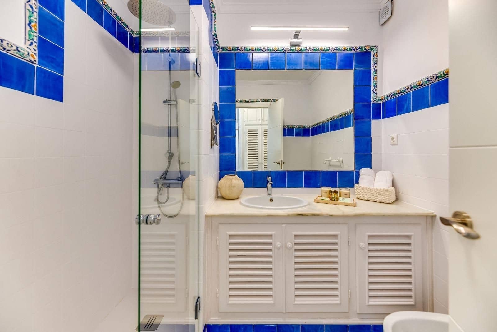 5 bedroom Villa for sale in Nueva Andalucia with pool garage - € 1,300,000 (Ref: 9341066)