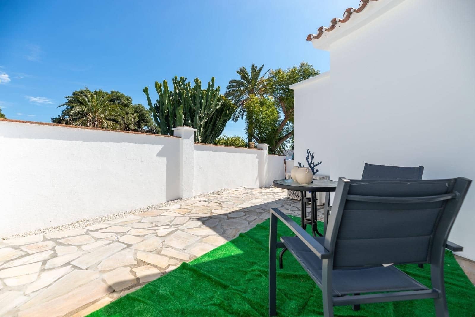5 bedroom Villa for sale in Nueva Andalucia with pool garage - € 1,300,000 (Ref: 9341066)