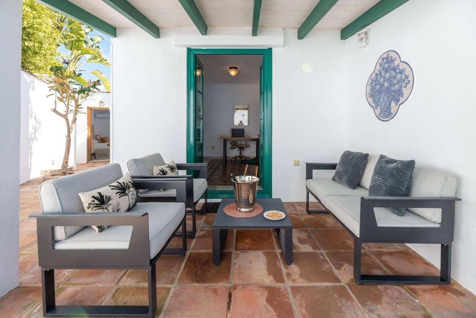 5 bedroom Villa for sale in Nueva Andalucia with pool garage - € 1,300,000 (Ref: 9341066)