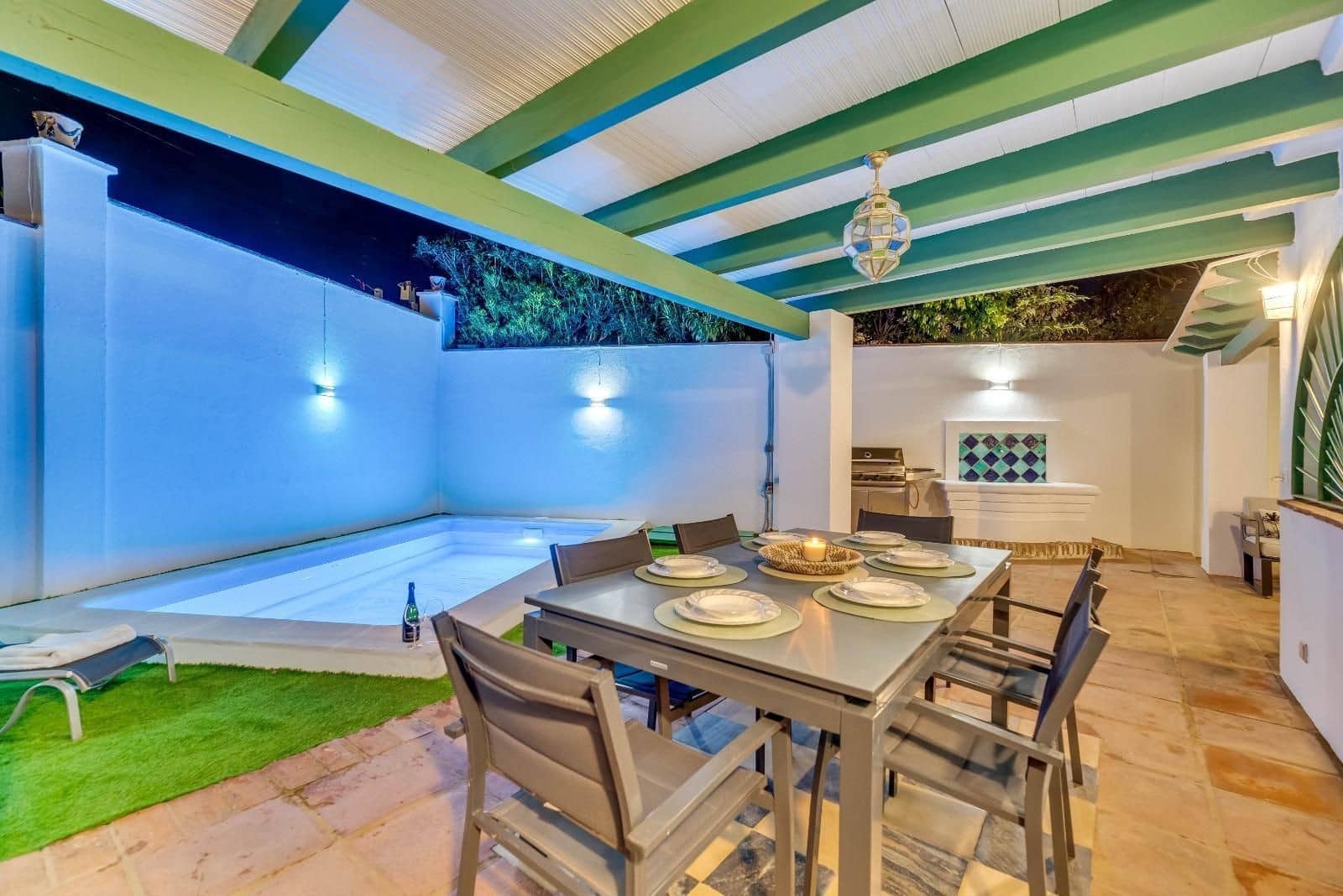 5 bedroom Villa for sale in Nueva Andalucia with pool garage - € 1,300,000 (Ref: 9341066)
