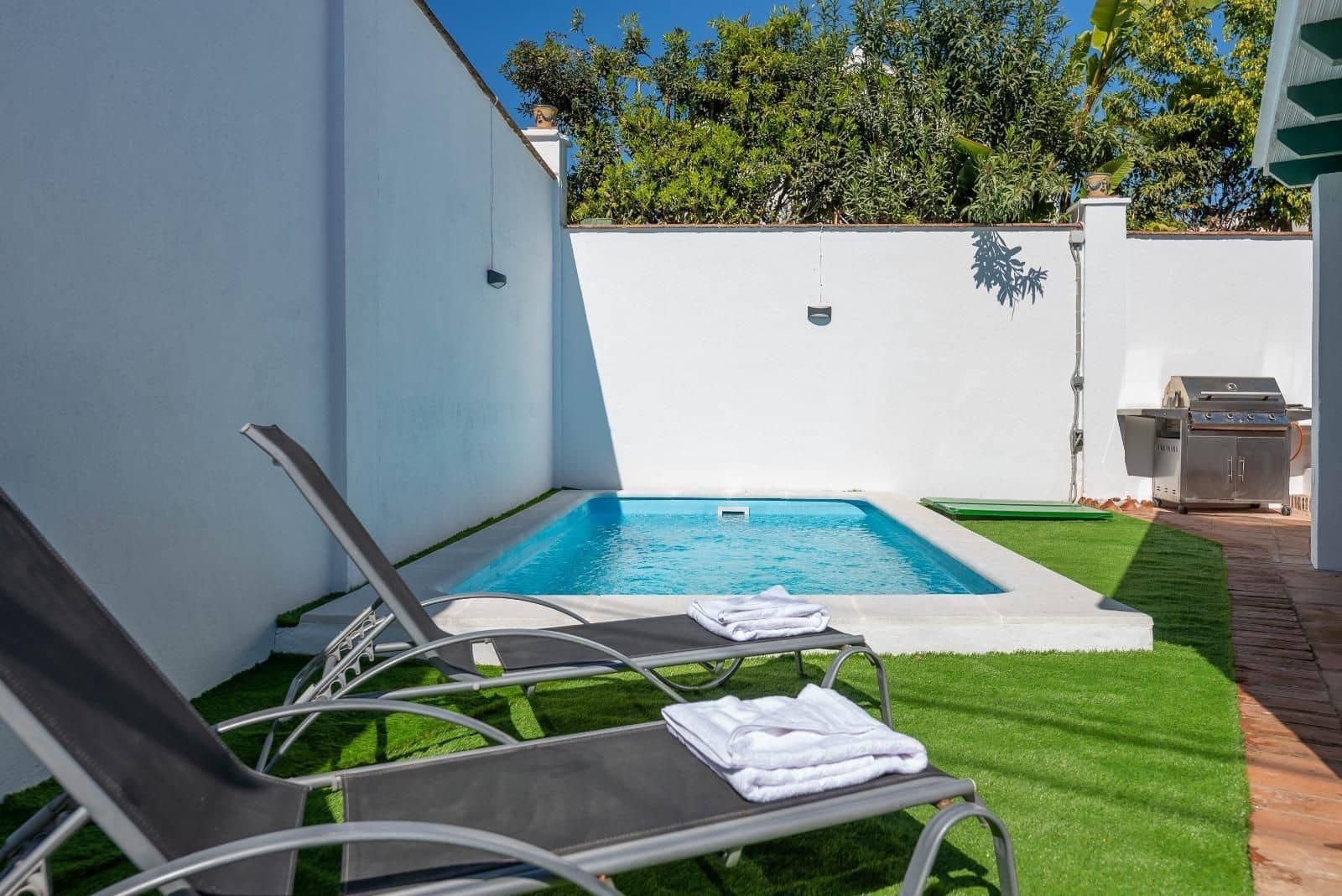 5 bedroom Villa for sale in Nueva Andalucia with pool garage - € 1,300,000 (Ref: 9341066)