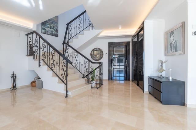 3 sypialnia Willa na sprzedaż w Marbella z basenem garażem - 3 750 000 € (Ref: 9341067)