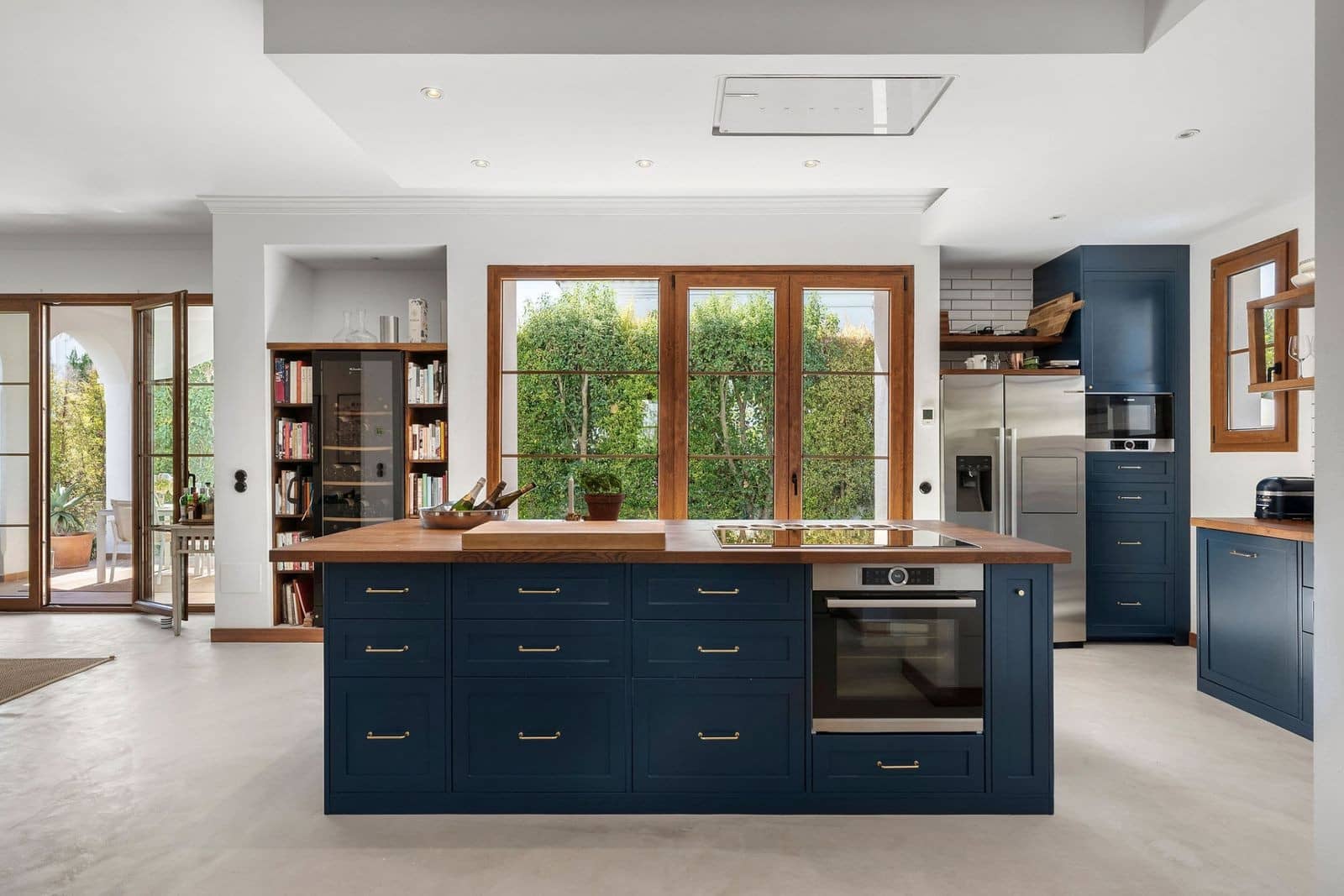 4 bedroom Villa for sale in Estepona with pool garage - € 1,750,000 (Ref: 9341068)