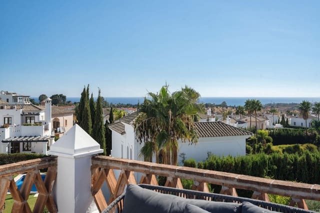4 bedroom Villa for sale in Estepona with pool garage - € 1,750,000 (Ref: 9341068)