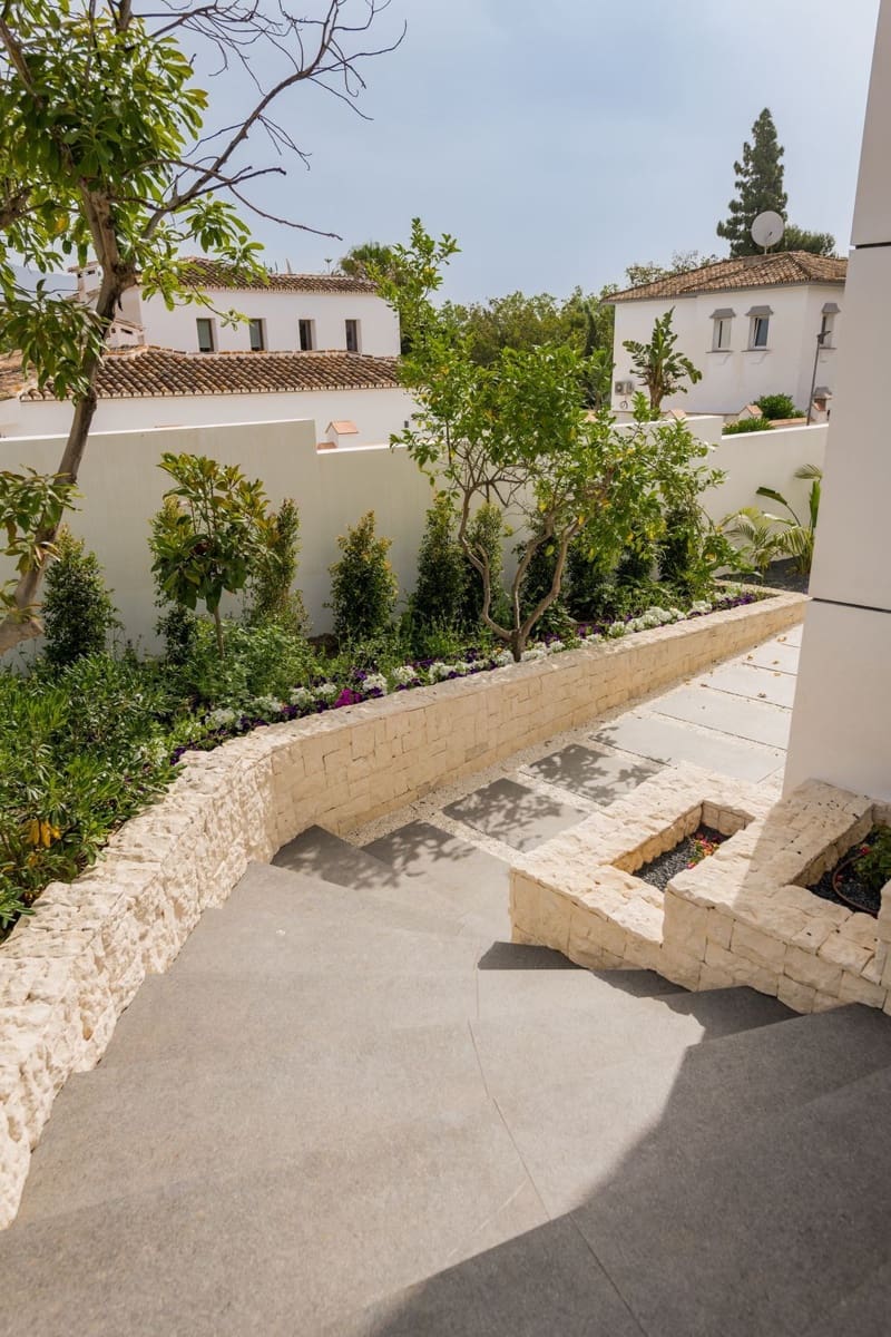 6 sovrum Villa till salu i Guadalmina med pool garage - 3 250 000 € (Ref: 9341069)