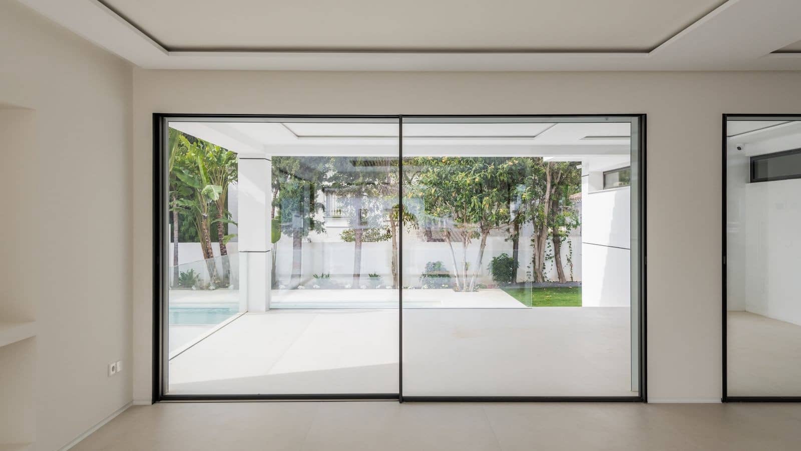 6 sovrum Villa till salu i Guadalmina med pool garage - 3 250 000 € (Ref: 9341069)