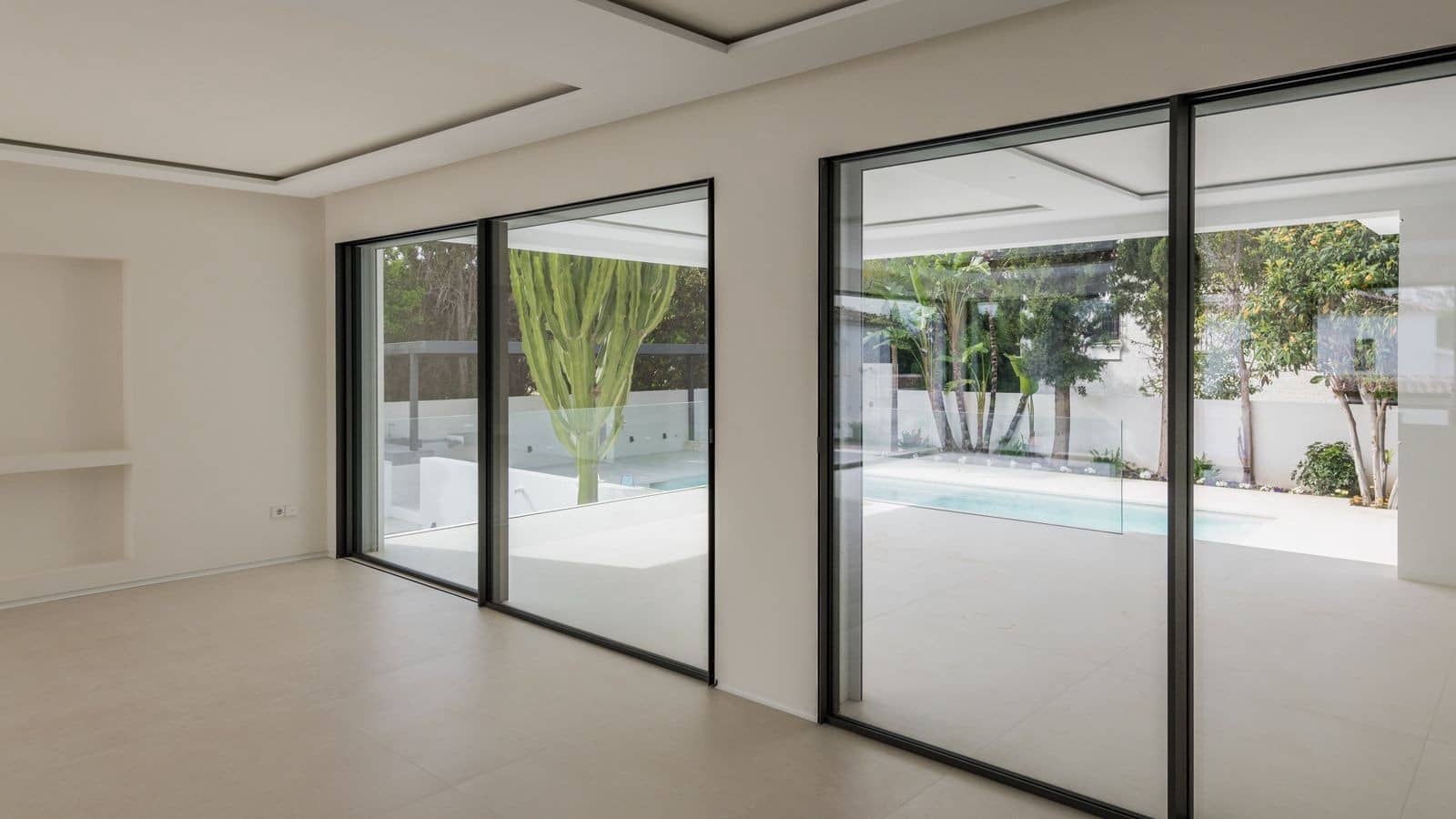 6 sovrum Villa till salu i Guadalmina med pool garage - 3 250 000 € (Ref: 9341069)