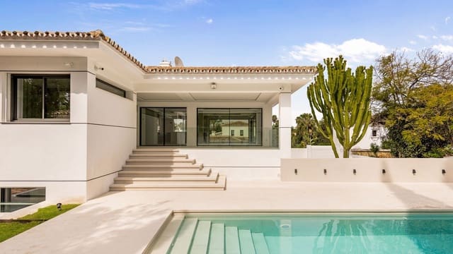 6 sovrum Villa till salu i Guadalmina Alta, Marbella med pool garage - 3 250 000 € (Ref: 9341069)