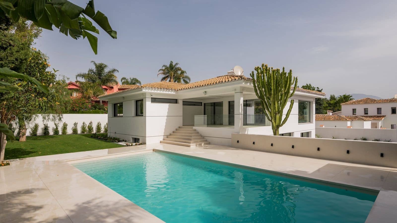 6 sovrum Villa till salu i Guadalmina med pool garage - 3 250 000 € (Ref: 9341069)