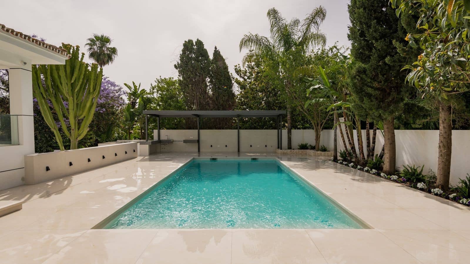 6 sovrum Villa till salu i Guadalmina med pool garage - 3 250 000 € (Ref: 9341069)