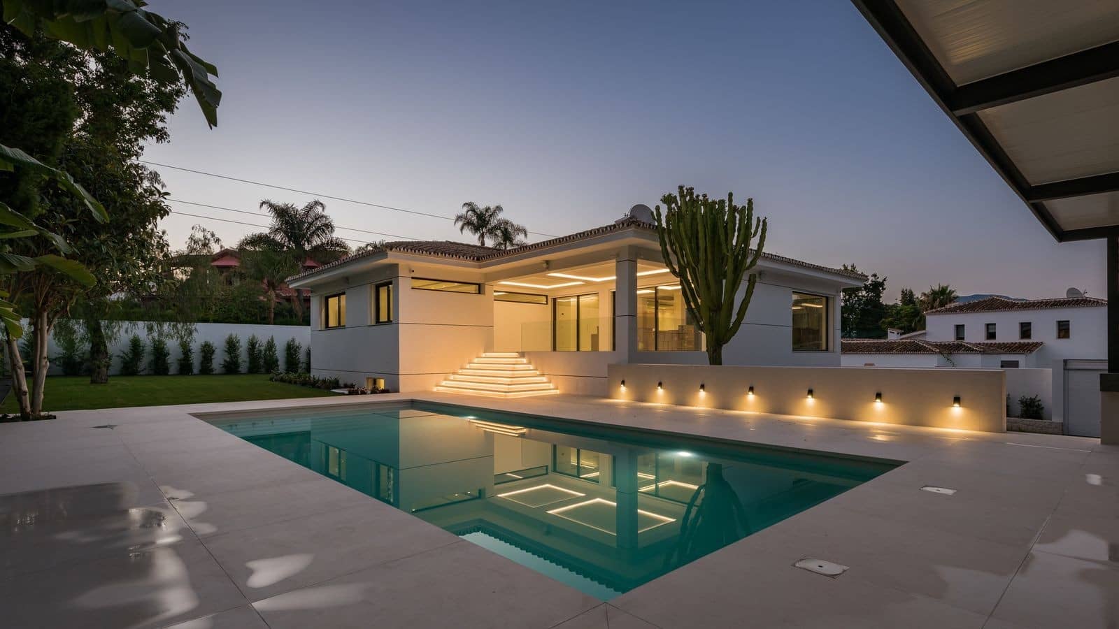 6 bedroom Villa for sale in Guadalmina with pool garage - € 2,995,000 (Ref: 9341069)