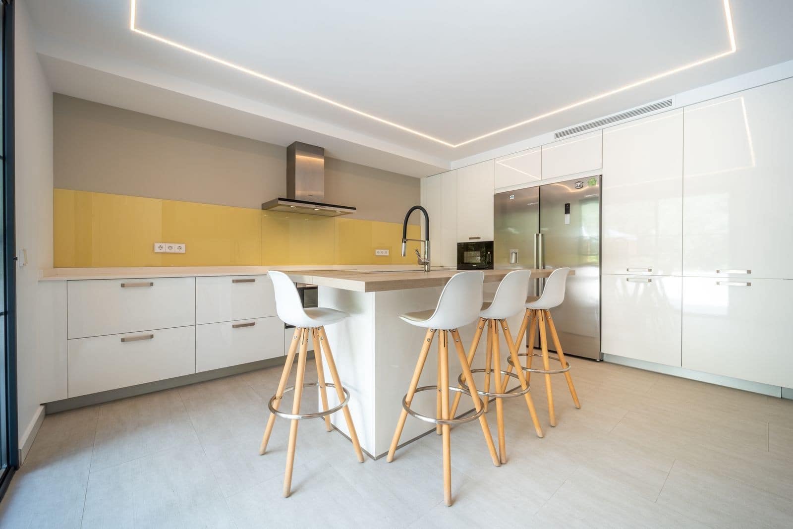 5 bedroom Villa for sale in Marbella with pool garage - € 3,475,000 (Ref: 9341070)